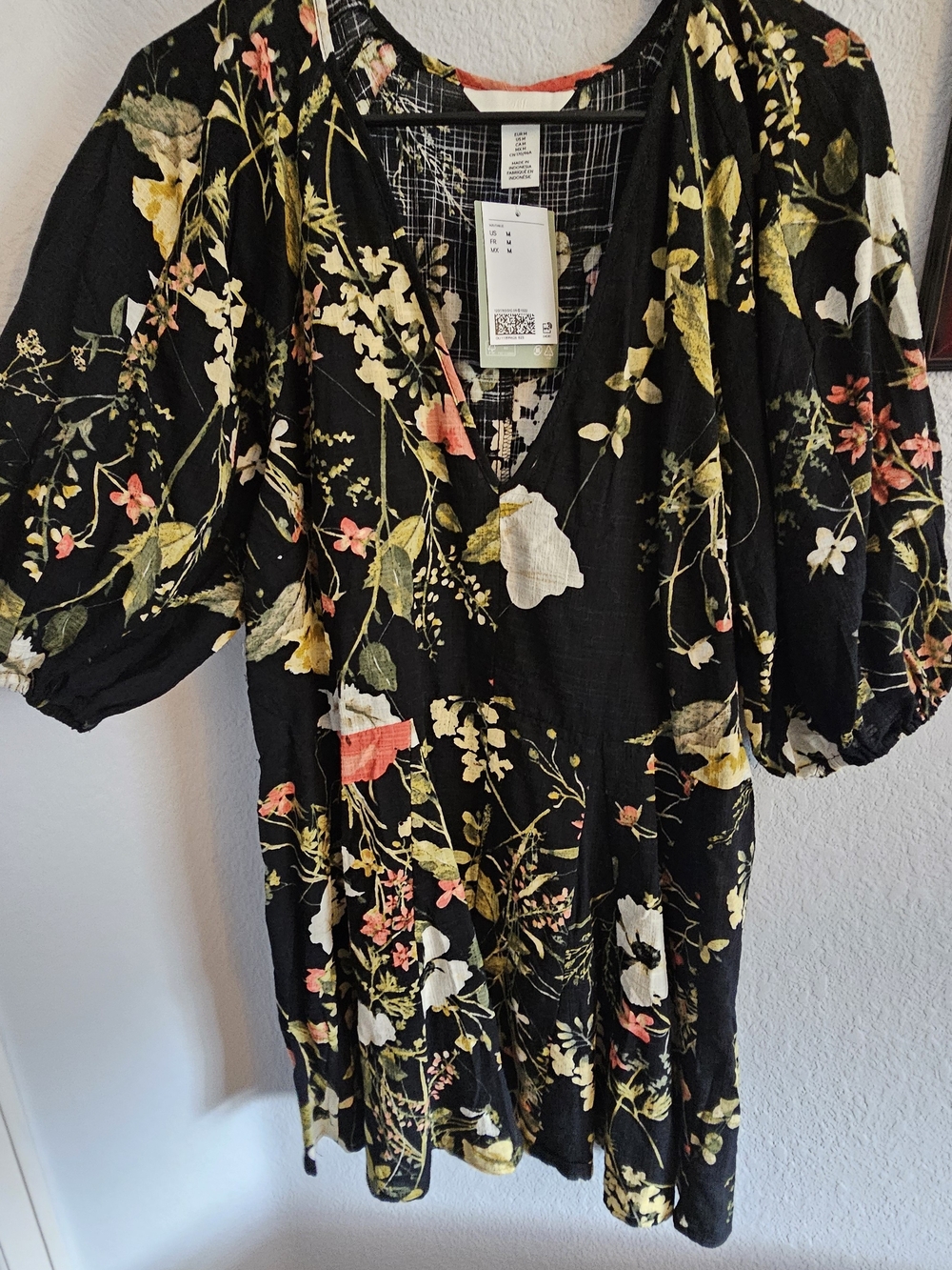H&M Black Floral V-Neck Dress with Puff Sleeves